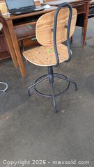 MaxSold Auction: Contemporary desk chair - Mississauga (Ontario, Canada) SELLER MANAGED Charity/Fundraising Online Auction - Lakeshore Road East