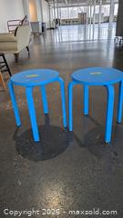 MaxSold Auction: Two stool/seats - Mississauga (Ontario, Canada) SELLER MANAGED Charity/Fundraising Online Auction - Lakeshore Road East