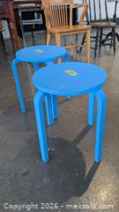 MaxSold Auction: Two stool/seats - Mississauga (Ontario, Canada) SELLER MANAGED Charity/Fundraising Online Auction - Lakeshore Road East