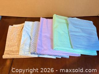 MaxSold Auction: Cotton Fabric Yardage Lot for Quilting & Sewing (4-6 Pieces) - Maple Ridge (British Columbia, Canada) PARTNER MANAGED Estate Sale Online Auction - Blanshard Street