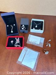 MaxSold Auction: Necklace, Ring & Earring Lot — Simulated Pearls & Rhinestones (4–7 pcs) -sc - Maple Ridge (British Columbia, Canada) PARTNER MANAGED Estate Sale Online Auction - Blanshard Street