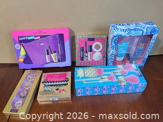 MaxSold Auction: Tarte Makeup Gift Set — Brushes, Eyeshadow, Lip & Skincare Minis -SC - Maple Ridge (British Columbia, Canada) PARTNER MANAGED Estate Sale Online Auction - Blanshard Street