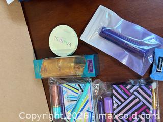 MaxSold Auction: Tarte Makeup Lot — Eyeshadow Palette, Mascara & Brushes (11+) -SC - Maple Ridge (British Columbia, Canada) PARTNER MANAGED Estate Sale Online Auction - Blanshard Street