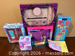 MaxSold Auction: Tarte & Sugar Rush Boxed Makeup, Brush and Skincare Gift Sets -sc - Maple Ridge (British Columbia, Canada) PARTNER MANAGED Estate Sale Online Auction - Blanshard Street