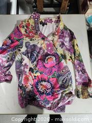 MaxSold Auction: Artsy women's tops - Upper Moreland Township (Pennsylvania, USA) SELLER MANAGED Charity/Fundraising Online Auction - Davisville Road