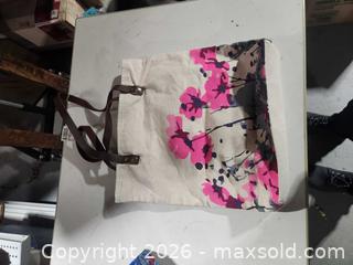 MaxSold Auction: Box full of bags  - Upper Moreland Township (Pennsylvania, USA) SELLER MANAGED Charity/Fundraising Online Auction - Davisville Road