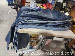 MaxSold Auction: Box of Jeans - Upper Moreland Township (Pennsylvania, USA) SELLER MANAGED Charity/Fundraising Online Auction - Davisville Road