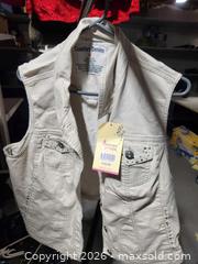 MaxSold Auction: Comfort denim vest - Upper Moreland Township (Pennsylvania, USA) SELLER MANAGED Charity/Fundraising Online Auction - Davisville Road