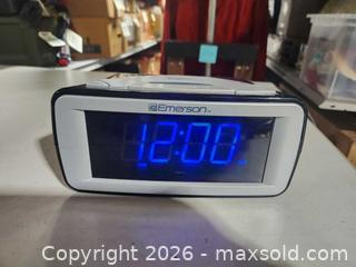 MaxSold Auction: Emerson smart set clock radio - Upper Moreland Township (Pennsylvania, USA) SELLER MANAGED Charity/Fundraising Online Auction - Davisville Road