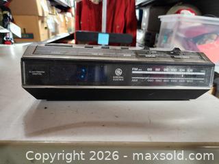 MaxSold Auction: Vintage G.E clock radio - Upper Moreland Township (Pennsylvania, USA) SELLER MANAGED Charity/Fundraising Online Auction - Davisville Road