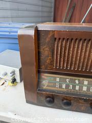MaxSold Auction: Large Antique, RCA Victor, Wood body 1940s radio - Concord (California, USA) SELLER MANAGED Estate Sale Online Auction - Landana Drive