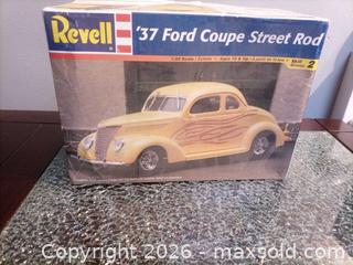 MaxSold Auction: Revell 1:24 '37 Ford Coupe Street Rod Plastic Model Kit - Township Of Brock (Ontario, Canada) SELLER MANAGED Downsizing Online Auction - Beechwood Avenue