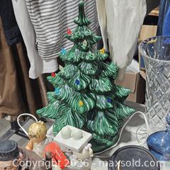 MaxSold Auction: Assorted Vintage Decorative Plates, Glass Vases & Ceramic Figurine - Hatboro (Pennsylvania, USA) PARTNER MANAGED Estate Sale Online Auction - Jacksonville Road