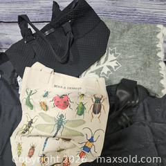 MaxSold Auction: Vera Bradley & Think Royln Bags with Wool-Blend Snowflake Blanket - Hatboro (Pennsylvania, USA) PARTNER MANAGED Estate Sale Online Auction - Jacksonville Road