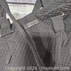 MaxSold Auction: Vera Bradley & Think Royln Bags with Wool-Blend Snowflake Blanket - Hatboro (Pennsylvania, USA) PARTNER MANAGED Estate Sale Online Auction - Jacksonville Road