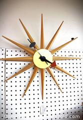 MaxSold Auction: Mid-Century Modern Sunburst Wall Clock George Nelson Howard Miller Style - Union City (California, USA) SELLER MANAGED Downsizing Online Auction - Tammy Court