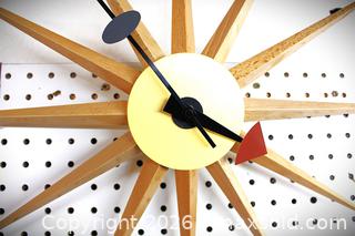 MaxSold Auction: Mid-Century Modern Sunburst Wall Clock George Nelson Howard Miller Style - Union City (California, USA) SELLER MANAGED Downsizing Online Auction - Tammy Court