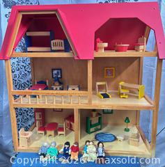 MaxSold Auction: T39 Wooden Dollhouse-  Similar to Plan Toys  - Toronto (Ontario, Canada) SELLER MANAGED Downsizing Online Auction -  The Kingsway