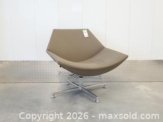 MaxSold Auction: Vintage Kastel Kayak Leather Swivel Lounge Chair - Italy - Toronto (Ontario, Canada) PARTNER MANAGED Downsizing Online Auction - Esandar Drive (STORAGE)