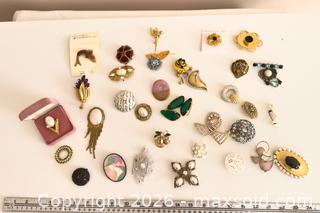 MaxSold Auction: Mixed Vintage & Modern Brooch/Pin Lot, 25-30 Pieces - London (Ontario, Canada) SELLER MANAGED Estate Sale Online Auction - Berkshire Court (CONDO)