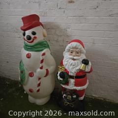 MaxSold Auction: BLOW MOLD SANTA AND SNOWMAN  - Toronto (Ontario, Canada) SELLER MANAGED Downsizing Online Auction - St Edmunds Drive