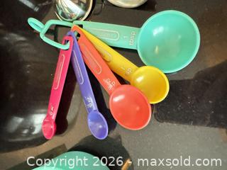 MaxSold Auction: Baking Tools Measuring Spoons More - Los Angeles (California, USA) PARTNER MANAGED Estate Sale Online Auction - Shoup Avenue (CONDO)