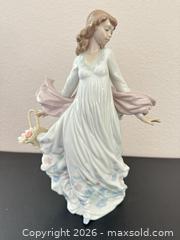MaxSold Auction: Lladro "Spring Splendor" Figurine 5898 - Los Angeles (California, USA) PARTNER MANAGED Estate Sale Online Auction - Shoup Avenue (CONDO)
