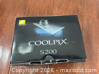 MaxSold Auction: Nikon Coolpix Camera and Tripod - Los Angeles (California, USA) PARTNER MANAGED Estate Sale Online Auction - Shoup Avenue (CONDO)