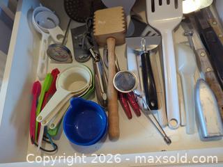 MaxSold Auction: Assorted Kitchen Utensils & Cutlery, 50+ Pieces - Saanich (British Columbia, Canada) PARTNER MANAGED Moving Online Auction - Marsett Place (CONDO)