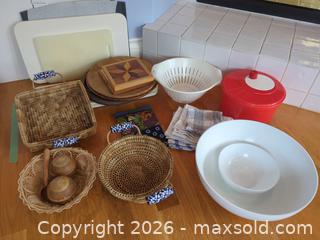 MaxSold Auction: Assorted Kitchenware Lot - Mixing Bowls, Utensils & More - Saanich (British Columbia, Canada) PARTNER MANAGED Moving Online Auction - Marsett Place (CONDO)