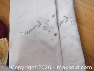 MaxSold Auction: Assorted Napkins, Tablecloths, Doilies & Place mats - Saanich (British Columbia, Canada) PARTNER MANAGED Moving Online Auction - Marsett Place (CONDO)