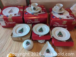 MaxSold Auction: 'Tis the Season Christmas Tree Porcelain Dinner & Serving Set - Saanich (British Columbia, Canada) PARTNER MANAGED Moving Online Auction - Marsett Place (CONDO)