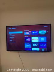 MaxSold Auction: 38" Roku TV - Toronto (Ontario, Canada) SELLER MANAGED Moving Online Auction - Lansdowne Avenue