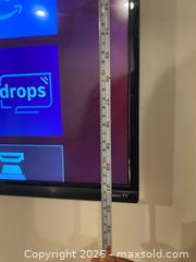 MaxSold Auction: 38" Roku TV - Toronto (Ontario, Canada) SELLER MANAGED Moving Online Auction - Lansdowne Avenue