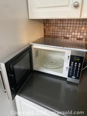 MaxSold Auction: Sylvania Stainless Steel Microwave - Toronto (Ontario, Canada) SELLER MANAGED Moving Online Auction - Lansdowne Avenue