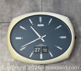 MaxSold Auction: Vintage Caravelle Watch Face Design Wall Clock - Newmarket (Ontario, Canada) SELLER MANAGED Reseller Online Auction - Lundys Lane