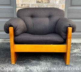 MaxSold Auction: Vintage MCM 1960s/70s Danish Style Oak Lounge Chair - Newmarket (Ontario, Canada) SELLER MANAGED Reseller Online Auction - Lundys Lane