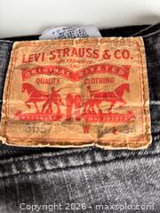 MaxSold Auction: Levi’s Men’s Jeans Sz 32x34  - Newmarket (Ontario, Canada) SELLER MANAGED Reseller Online Auction - Silken Laumann Drive