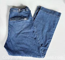 MaxSold Auction: Levi’s Women’s Ribcage Straight Ankle Tailored Jeans Sz 31x29 - Newmarket (Ontario, Canada) SELLER MANAGED Reseller Online Auction - Silken Laumann Drive