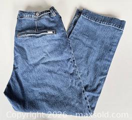 MaxSold Auction: Levi’s Women’s Ribcage Straight Ankle Tailored Jeans Sz 31x29 - Newmarket (Ontario, Canada) SELLER MANAGED Reseller Online Auction - Silken Laumann Drive
