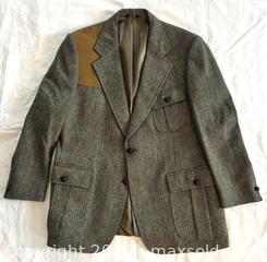 MaxSold Auction: Vintage DAKS Men’s Wool Herringbone Hunting Jacket Blazer Suede Patches Sz 46? - Newmarket (Ontario, Canada) SELLER MANAGED Reseller Online Auction - Silken Laumann Drive