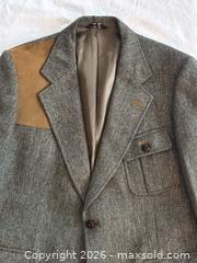 MaxSold Auction: Vintage DAKS Men’s Wool Herringbone Hunting Jacket Blazer Suede Patches Sz 46? - Newmarket (Ontario, Canada) SELLER MANAGED Reseller Online Auction - Silken Laumann Drive