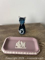 MaxSold Auction: Decorative Accent Lot – Art Glass, Wedgwood & Metal Rain Chain (3 pcs) - Oshawa (Ontario, Canada) SELLER MANAGED Downsizing Online Auction - Arthur Street Arthur