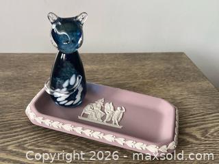 MaxSold Auction: Decorative Accent Lot – Art Glass, Wedgwood & Metal Rain Chain (3 pcs) - Oshawa (Ontario, Canada) SELLER MANAGED Downsizing Online Auction - Arthur Street Arthur