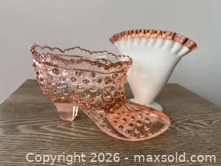 MaxSold Auction: Vintage Art Glass & Milk Glass Decorative Lot – 6 Pieces - Oshawa (Ontario, Canada) SELLER MANAGED Downsizing Online Auction - Arthur Street Arthur