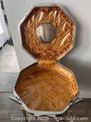 MaxSold Auction: Vintage Mid-Century Jetliner Train Case – 15” Vanity Travel Case - Oshawa (Ontario, Canada) SELLER MANAGED Downsizing Online Auction - Arthur Street Arthur