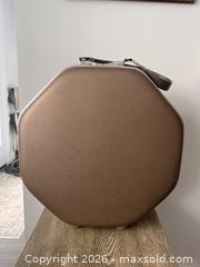 MaxSold Auction: Vintage Mid-Century Jetliner Train Case – 15” Vanity Travel Case - Oshawa (Ontario, Canada) SELLER MANAGED Downsizing Online Auction - Arthur Street Arthur