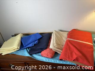 MaxSold Auction: Linen fabric - Toronto (Ontario, Canada) PARTNER MANAGED Estate Sale Online Auction - Arlene Crescent