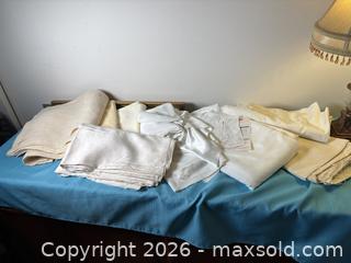 MaxSold Auction: More White Fabric - Toronto (Ontario, Canada) PARTNER MANAGED Estate Sale Online Auction - Arlene Crescent