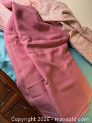 MaxSold Auction: Pretty in pink (fabric) - Toronto (Ontario, Canada) PARTNER MANAGED Estate Sale Online Auction - Arlene Crescent